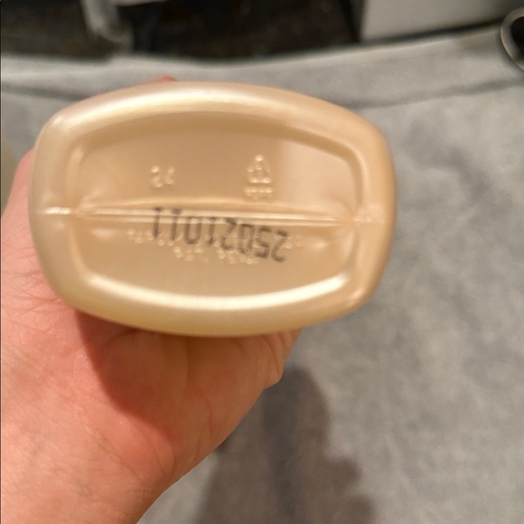 Biosilk Silk Therapy Irresistible Hair Treatment in Gold Bottle - Picture 3 of 8